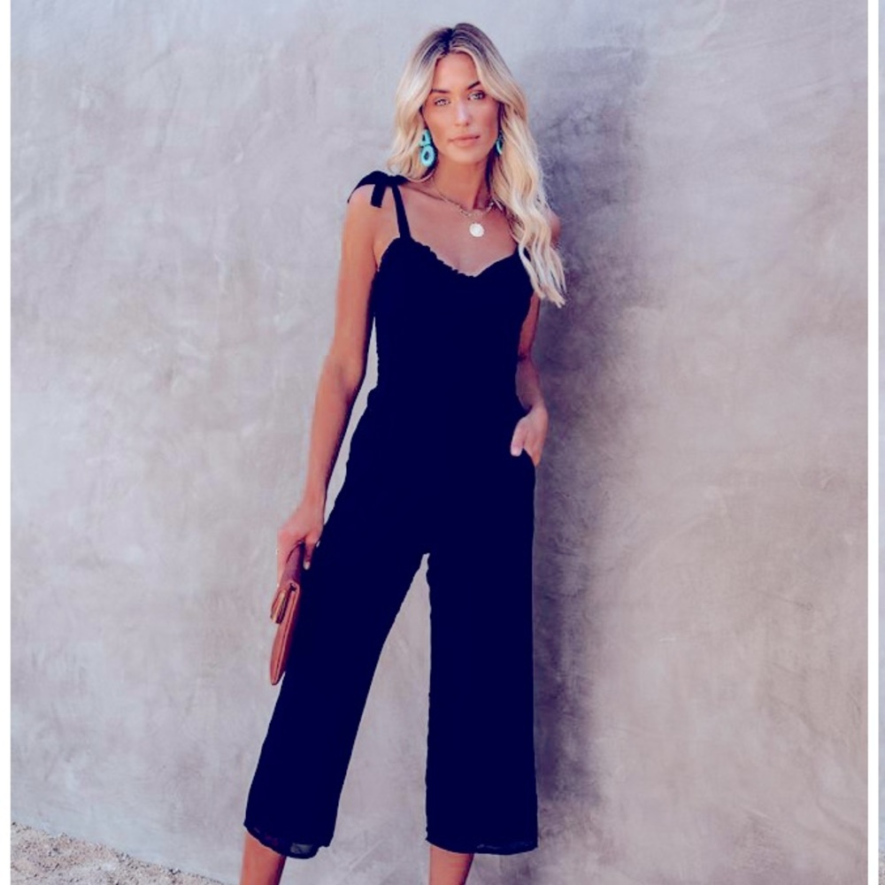 NWT VICI CROWD PLEASER BLACK POCKETED TIE JUMPSUIT
